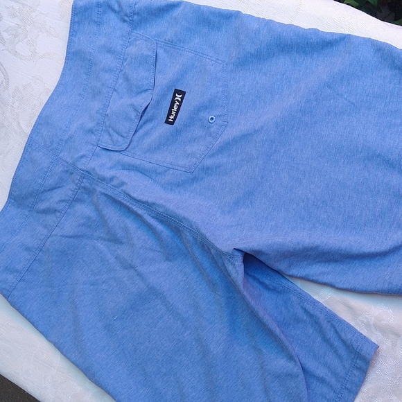 Size 30: Hurley Shorts - Picture 4 of 8